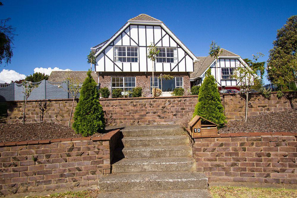 Tudor Manor Bed & Breakfast Bed & Breakfast Paraparaumu Exterior photo