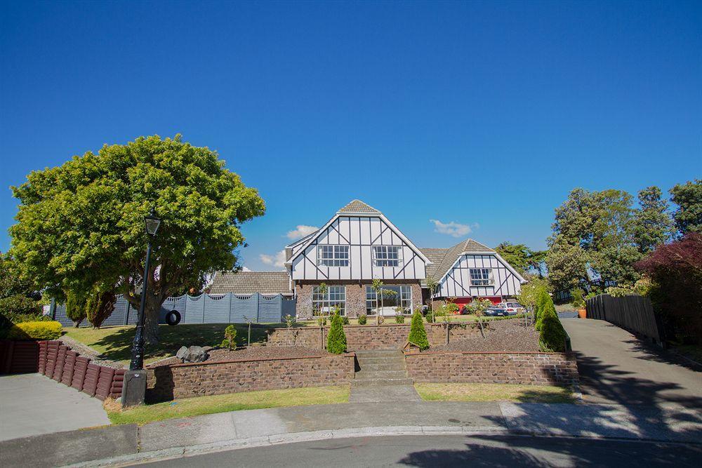 Tudor Manor Bed & Breakfast Bed & Breakfast Paraparaumu Exterior photo