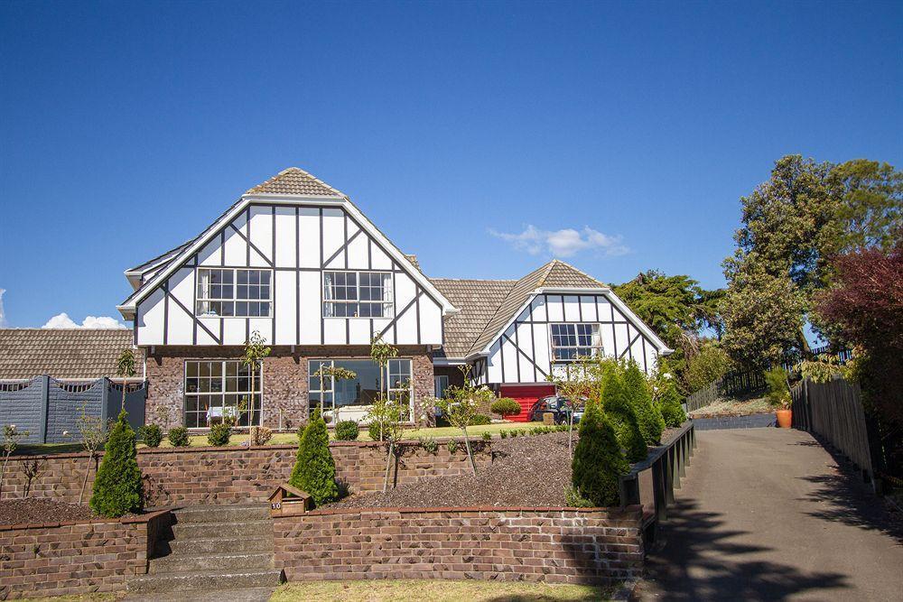 Tudor Manor Bed & Breakfast Bed & Breakfast Paraparaumu Exterior photo